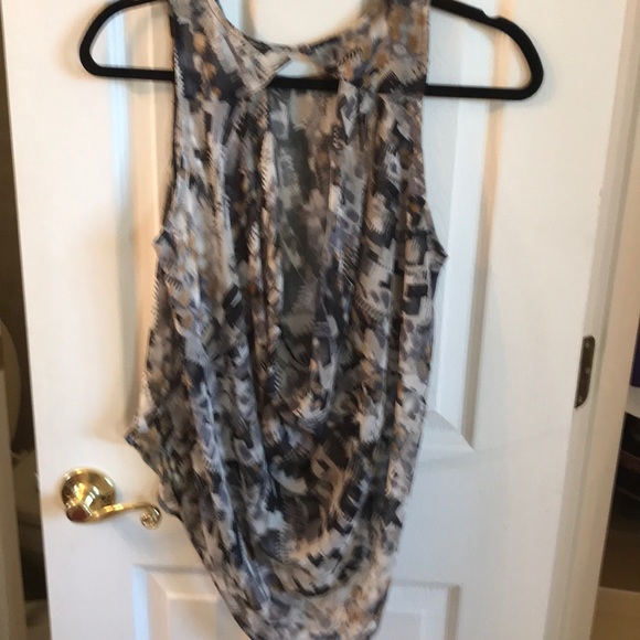 Ladies sleeves Boutique top. - Picture 2 of 3